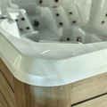 Wellness Tub Party Tub – Luxe 11-Persoons Jacuzzi voor Groepen en Vakantieaccommodaties