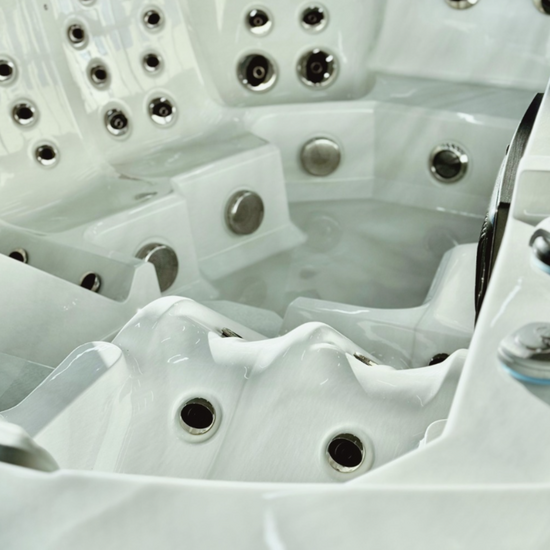 Wellness Tub Party Tub – Luxe 11-Persoons Jacuzzi voor Groepen en Vakantieaccommodaties