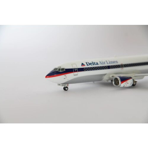 Herpa 1:200 Delta Air Lines B737-300
