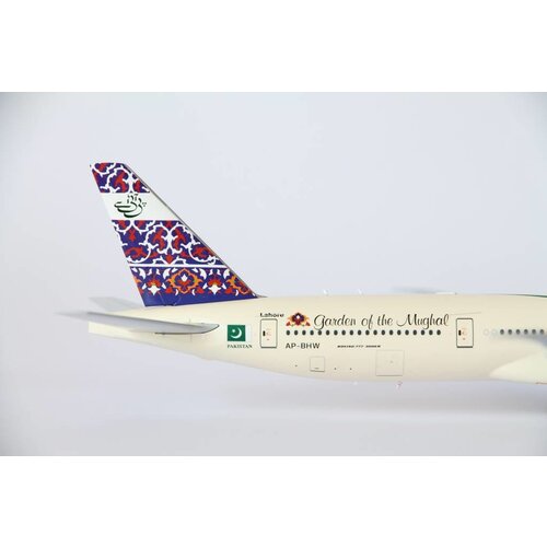 JC Wings 1:200 PIA "Garden of the Mughal" B777-300