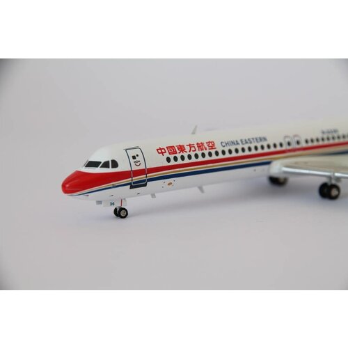 JC Wings 1:200 China Eastern Fokker 100