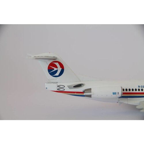 JC Wings 1:200 China Eastern Fokker 100