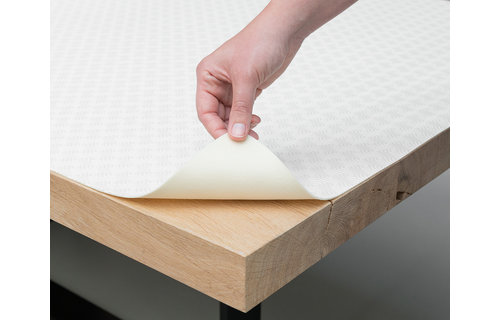 Tafelmolton 100%, PVC, dubbelzijdig schuim, makkelijk afwasbaar.