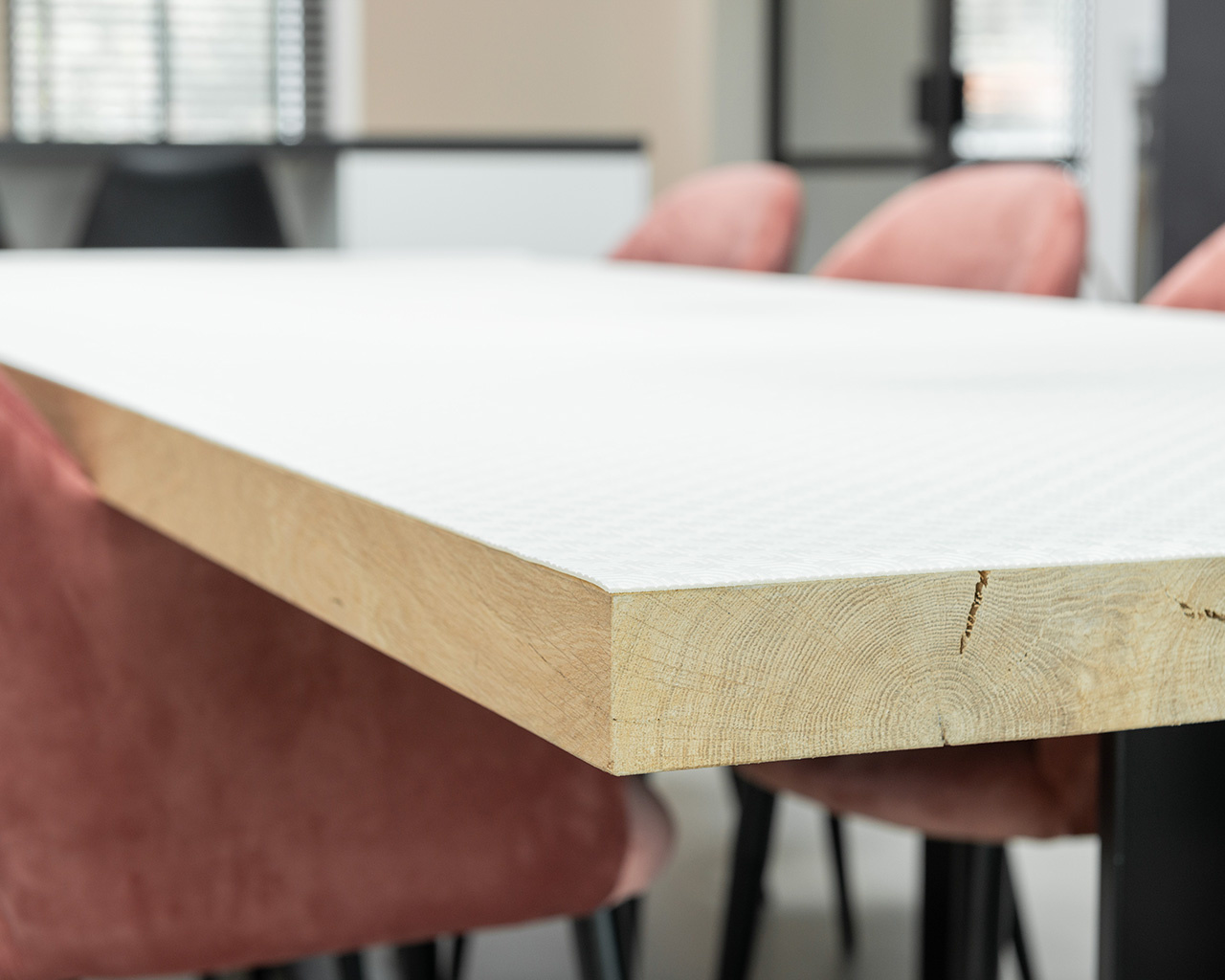 Tafelmolton 100%, PVC, dubbelzijdig schuim, makkelijk afwasbaar.