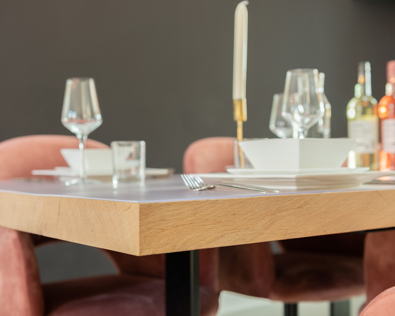 Double-sided matte vinyl tablecloth