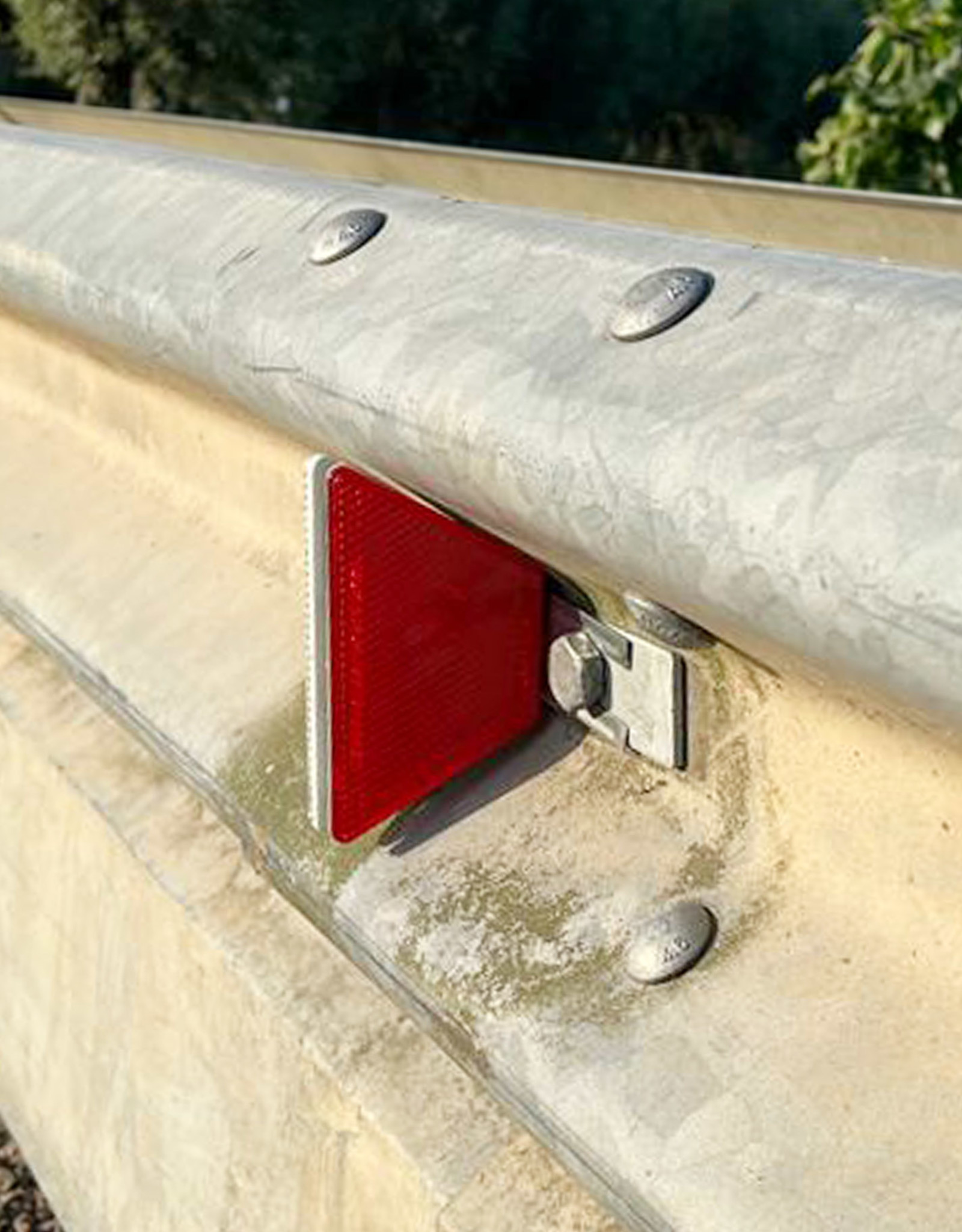 Ri-Traffic | Reflector ROOD-WIT Dubbelzijdig met Aluminium Behuizing