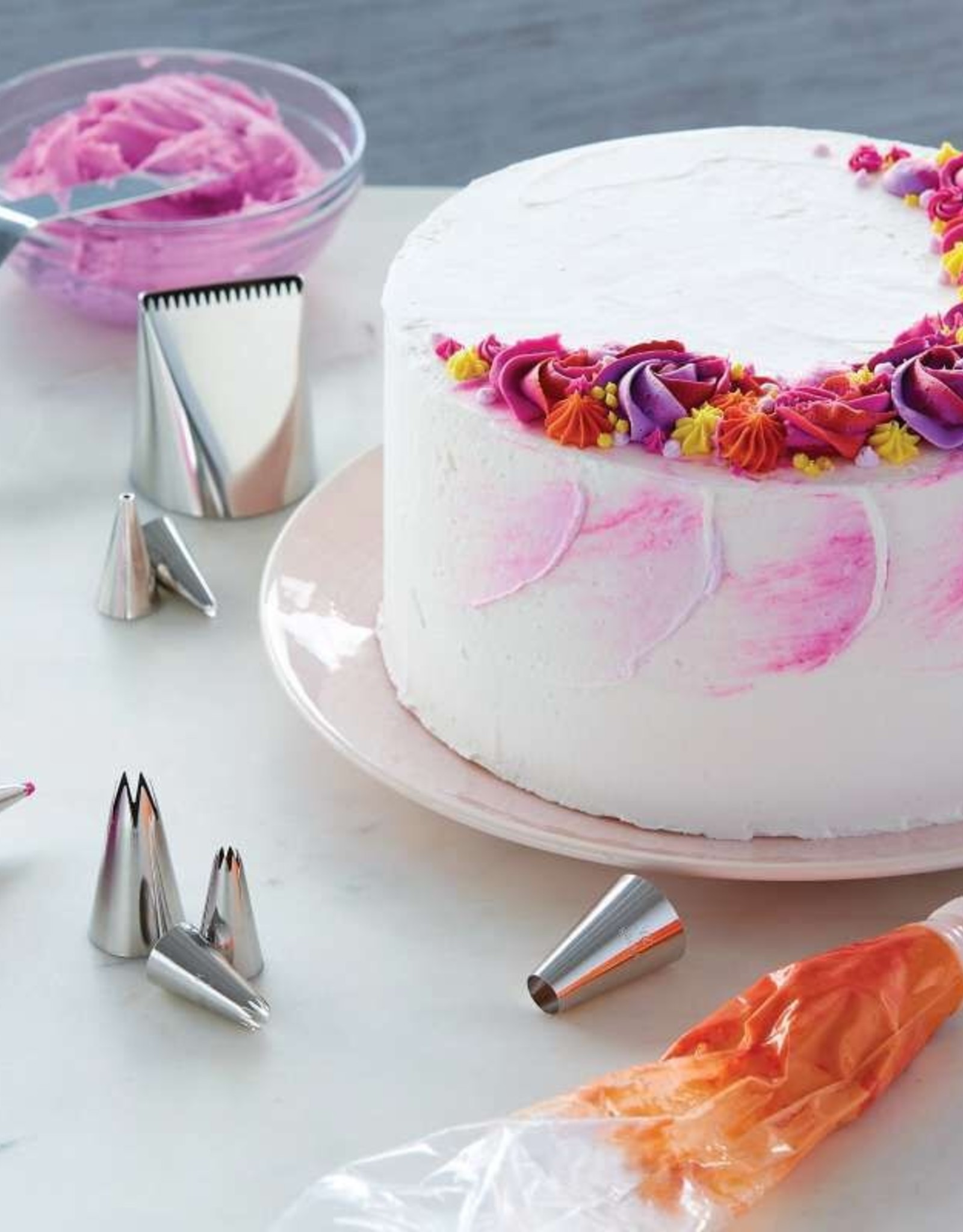 Wilton Wilton How To Decorate Cakes & Desserts Kit