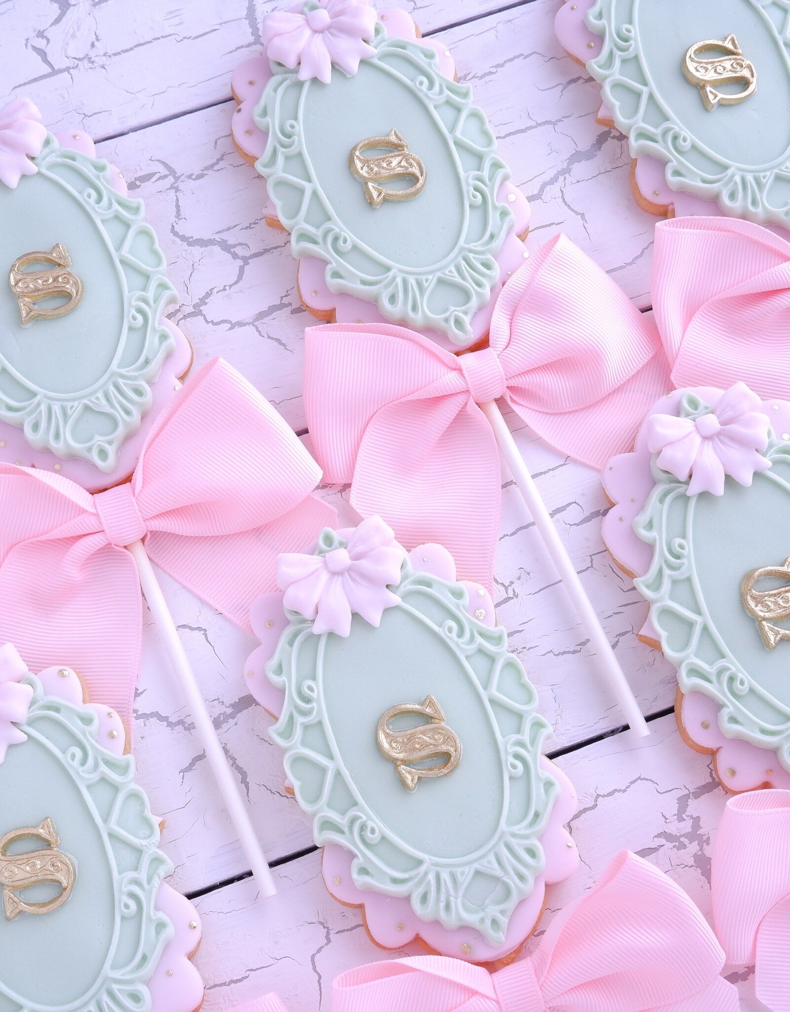 Katy Sue Designs Katy Sue Mould Decorative Plaque Oval Hearts
