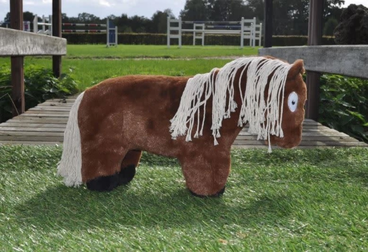 Crafty Ponies Crafty Pony Chaval en peluche alezan y.c. livret d'instructions NL