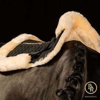 Saddle hoods & furs