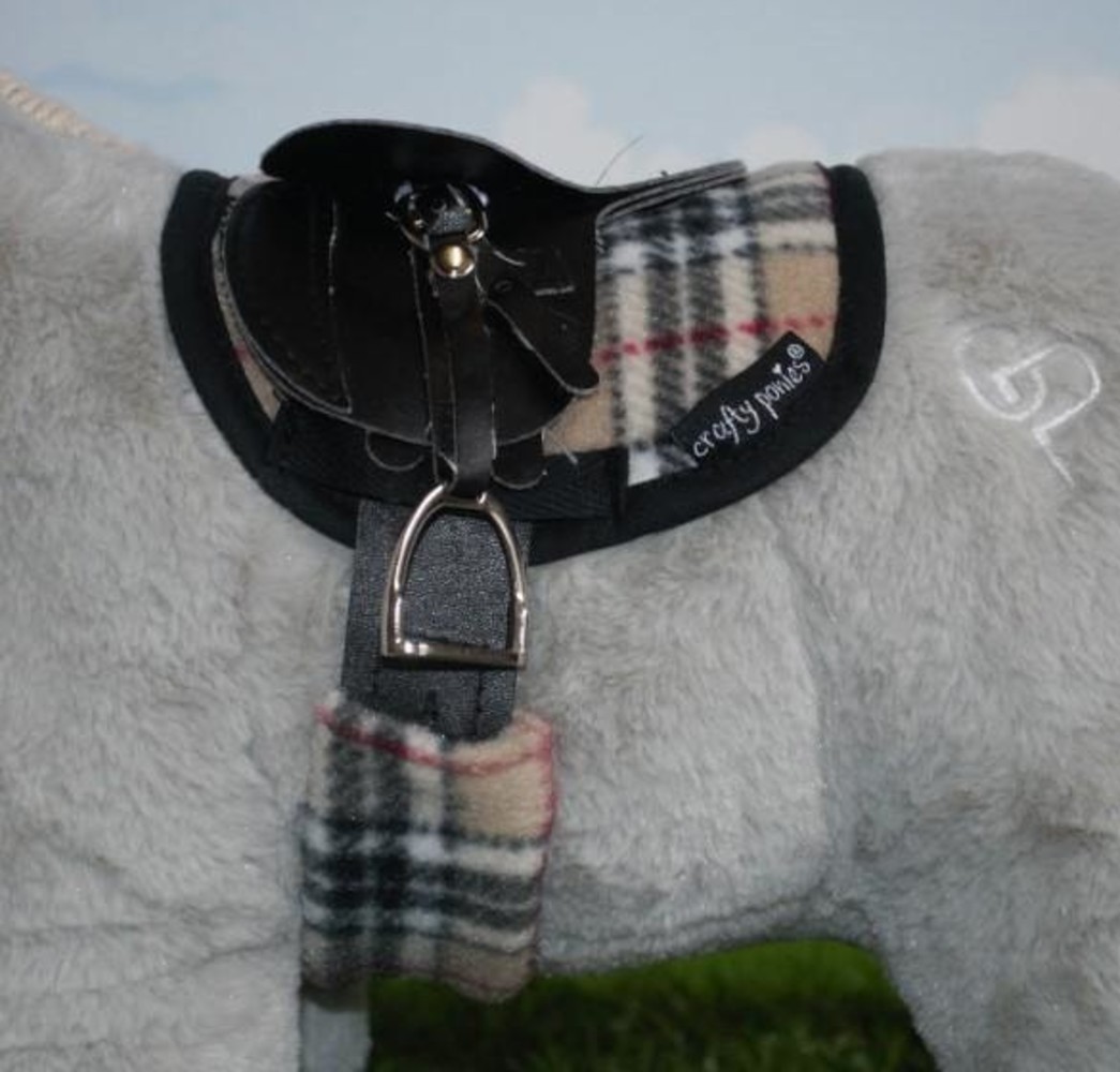 Crafty Ponies Crafty Pony Saddle cloth and girth sleeve incl. instruction booklet NL Crafty Ponies Crafty Pony Saddle cloth and girth sleeve incl. instruction booklet NL