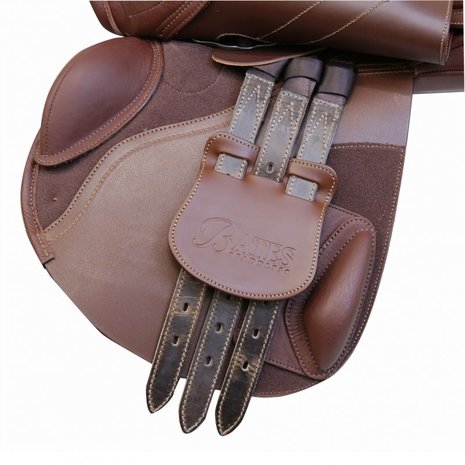 Bates Zadel Bates Elevation Flat Seat Dubbel leder Bruin Bates Zadel Bates Elevation Flat Seat Dubbel leder Bruin