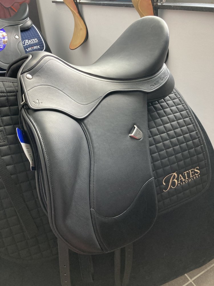 Bates Dressuurzadel Bates Isabell Icon Luxe Zwart