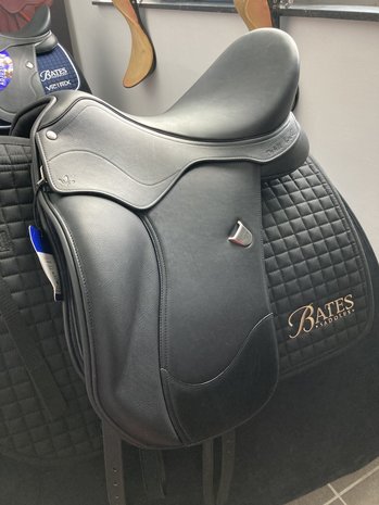Bates Dressuurzadel Bates Isabell Icon Luxe Zwart