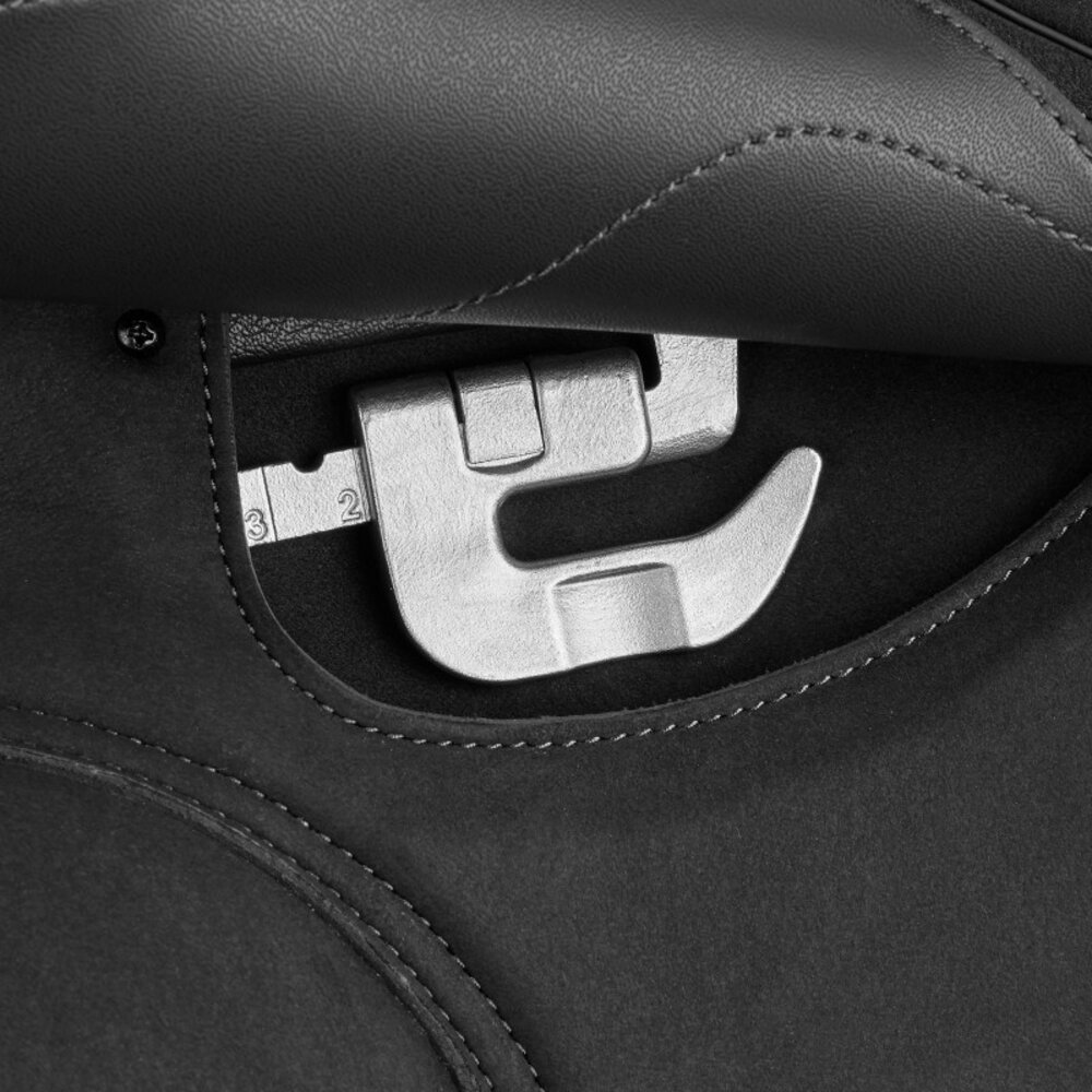 Wintec Dressage Saddle Wintec Isabell Icon HART Black Wintec Dressage Saddle Wintec Isabell Icon HART Black