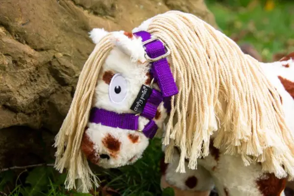Crafty Ponies Crafty Pony Headcollars purple incl. instruction booklet NL Crafty Ponies Crafty Pony Headcollars purple incl. instruction booklet NL