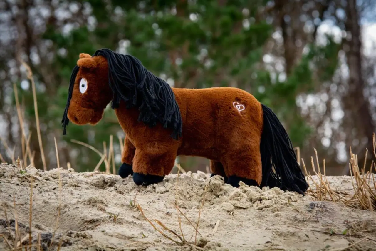 Crafty Ponies Crafty Pony Paardenknuffel Bruin zwarte manen incl. instructie boekje Crafty Ponies Crafty Pony Paardenknuffel Bruin zwarte manen incl. instructie boekje