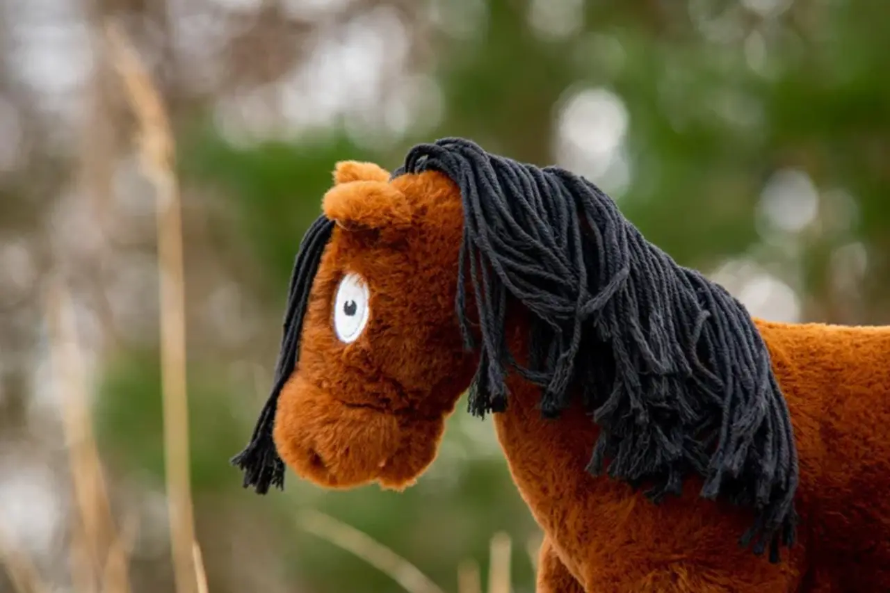 Crafty Ponies Crafty Pony Paardenknuffel Bruin zwarte manen incl. instructie boekje Crafty Ponies Crafty Pony Paardenknuffel Bruin zwarte manen incl. instructie boekje