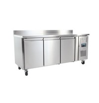 Polar U serie RVS koelwerkbank 3-deurs op wielen | 417L | Met achteropstand | 1/1 GN | 1795x700x950(h)mm Polar U serie RVS koelwerkbank 3-deurs op wielen | 417L | Met achteropstand | 1/1 GN | 1795x700x950(h)mm