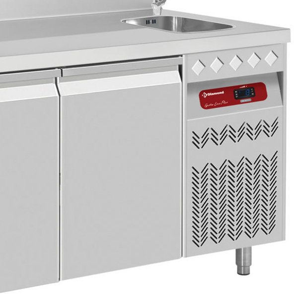 Koelwerkbank | 260L | 2 Deuren (1/1 GN) | -2°C/+8°C | Geventileerd | 0.18kW | Spoelbak | Achteropstand | 1330x700x866/1045(h)mm