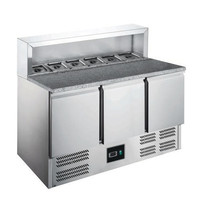 Saro Pizzawerkbank | 402L | 3 Deuren (1/1 GN) | Boven 8x 1/6 GN | +2°C/+8°C | Geventileerd | 0.28kW | 1368x700x861/1086(h)mm