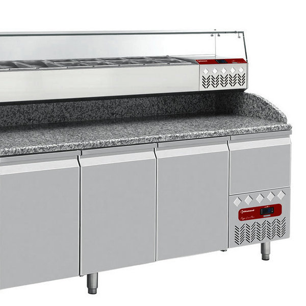 Pizzawerkbank + Opzetkoelvitrine | 564L | 3 Deuren + 3 Laden (EN600x400) | Boven 11x 1/3 GN + 1x 1/9 GN | -2°C/+8°C | Statisch/Geventileerd | 0.41kW | 2560x800x856/1485(h)mm
