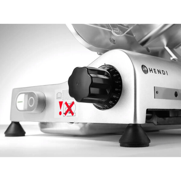 Vleessnijmachine | ProfiLine | Mes Ø220mm | Capaciteit Ø150mm | Snijdikte 0-15mm (Traploos) | 0.28kW (230V) | 440x420x350(h)mm