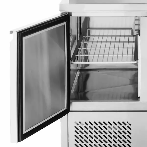 Saladette | KitchenLine | 380L | 3 Deuren (1/1 GN) | Boven 8x 1/6 GN | -2°C/+8°C | Geforceerd | 0.31kW | Klapdeksel | 1365x700x880/1055(h)mm