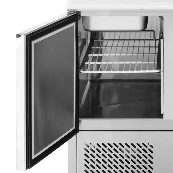 Saladette | KitchenLine | 380L | 3 Deuren (1/1 GN) | Boven 4x 1/1 GN | -2°C/+8°C | Geforceerd | Schuif-/Klapdeksel + Snijblad | 1365x700x888(h)mm