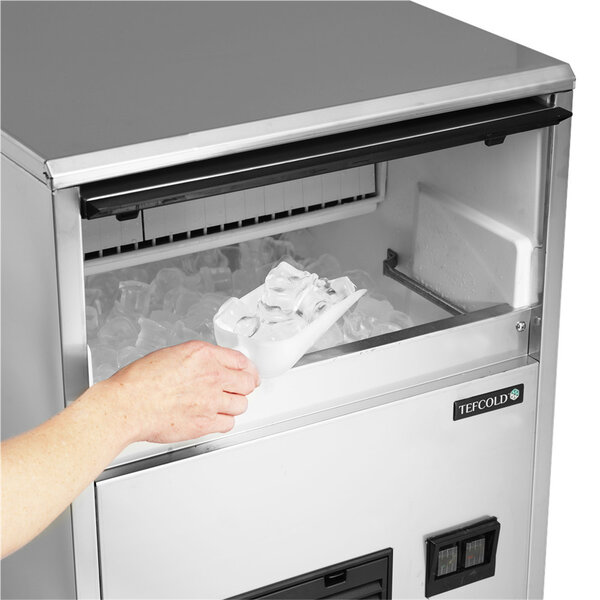 IJsblokjesmachine | SERIE TC | Volle Blokjes (18g) | 26kg/24u | Bunker 8kg | Luchtgekoeld | 390x515x640(h)mm