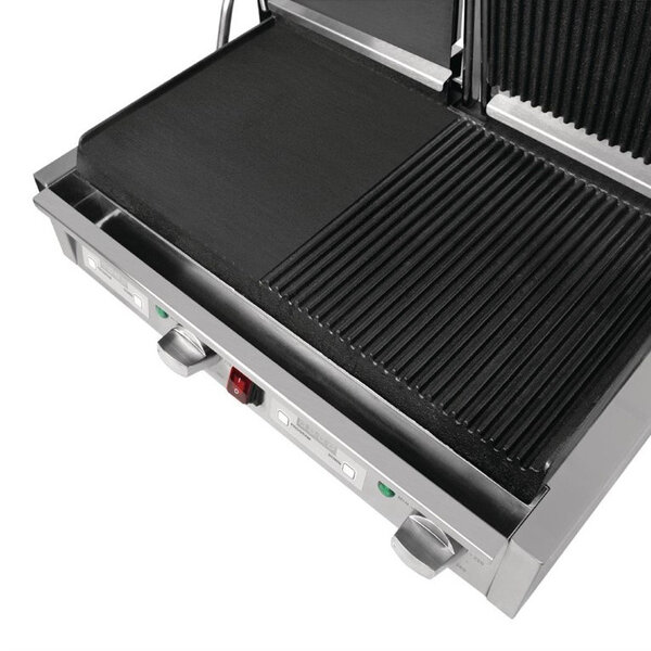Contact-/Paninigrill | Dubbel | Glad/Gegroefd Oppervlak 470x226 (Gietijzer) | 100°C/300°C | 2.9kW (230V) | Timer | 550x395x210(h)mm