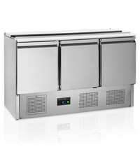 Tefcold Saladette | 400L | 3 Deuren (1/1 GN) | Boven 4x 1/1 GN | +2°C/+10°C | Statisch + Ventilator | Schuif-/Klapdeksel + Snijblad | 1365x700x877(h)mm 