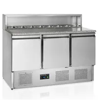 Tefcold Pizzawerkbank | 400L | 3 Deuren (1/1 GN) | Boven 8x 1/6 GN | +2°C/+10°C | Statisch + Ventilator | 1365x700x880/1100(h)mm 