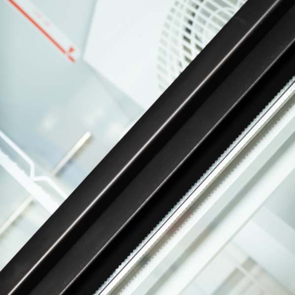 Vrieskast | ATOM MAXI | 1006L | Zwart | -18°C/-22°C | Geforceerd | Draaideuren | Wielen (Geremd) | 1253x760x2003(h)mm