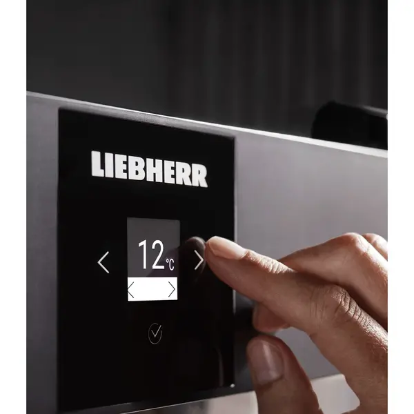 Wijnkoelkast | GRAND CRU | 196x 75cl | Zwart | 1 Zone | +5°C/+20°C | Geforceerd | Touchscreen + App | Temperatuur-/Deuralarm | Wielen | 597x763x1684(h)mm