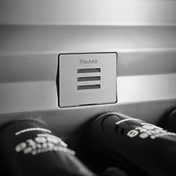 Wijnkoelkast | PERFECTION | 158x 75cl | Zwart | 1 Zone | +5°C/+20°C | Geforceerd | Touchscreen + App | Temperatuur-/Deuralarm | Wielen | 597x763x1684(h)mm