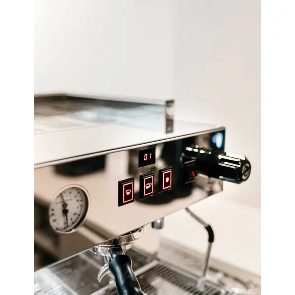 Espressomachine | LINEA CLASSIC | RVS | 2 Groepen | Digitaal | 3.35kW (400V) | Incl. Ontharder + Baristakit | 690x585x445(h)mm
