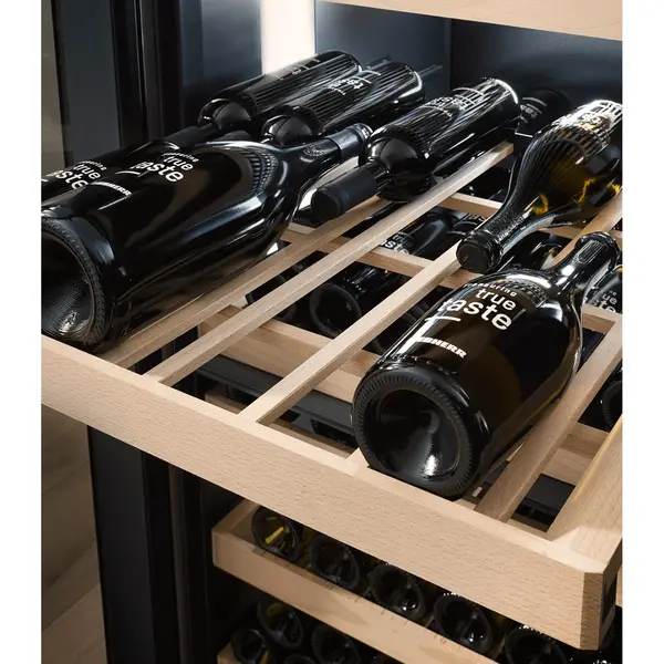 Wijnklimaatkast | VINIDOR | 131x 75cl | Zwart | 2 Zones | +5°C/+20°C | Geforceerd | Touchscreen + App | Temperatuur-/Deuralarm | Wielen | 597x675x1654(h)mm