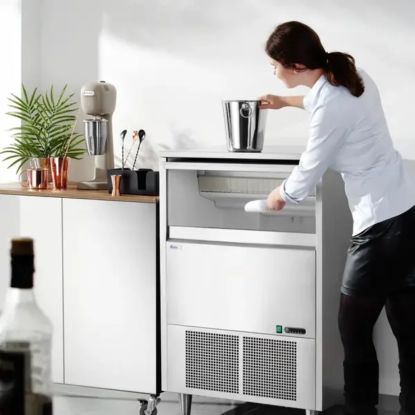 IJsblokjesmachine | Volle Blokjes | 90kg/24u | Bunker 42kg | Luchtgekoeld | 730x600x1136(h)mm