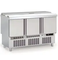 Coreco Saladette | 700 RANGE | 264L | 3 Deuren (1/1 GN) | Boven 18x 1/6 GN + 6x 1/9 GN | 0°C/+8°C | Geforceerd | Klapdeksel + Snijblad | Temperatuuralarm | 1375x700x890(h)mm