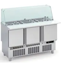 Coreco Saladette | 700 RANGE | 264L | 3 Deuren (1/1 GN) | Boven 18x 1/6 GN + 6x 1/9 GN | 0°C/+8°C | Geforceerd | Glasopzet + Snijblad | Temperatuuralarm | 1375x700x890/1226(h)mm