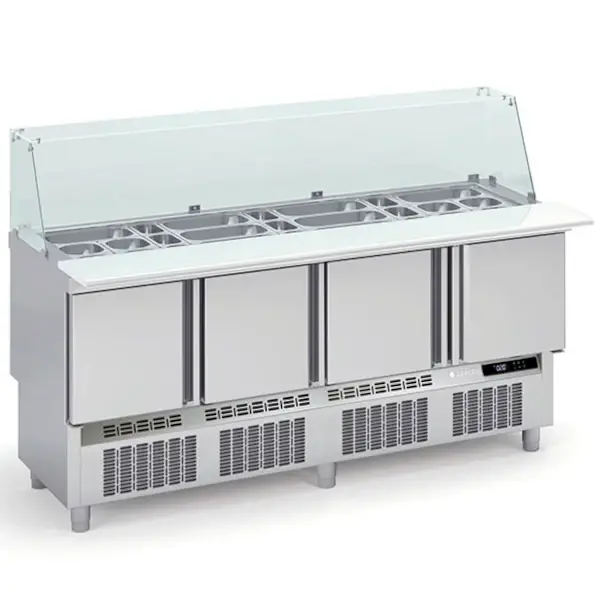 Saladette | 700 RANGE | 345L | 4 Deuren (1/1 GN) | Boven 24x 1/6 GN + 9x 1/9 GN | 0°C/+8°C | Statisch + Ventilator | Glasopzet + Snijblad | Temperatuuralarm | 1825x700x890/1226(h)mm