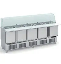 Coreco Saladette | 700 RANGE | 430L | 5 Deuren (1/1 GN) | Boven 30x 1/6 GN + 12x 1/9 GN | 0°C/+8°C | Statisch + Ventilator | Glasopzet + Snijblad | Temperatuuralarm | 2275x700x890/1226(h)mm