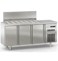 Coreco Saladette | 700 RANGE | 399L | 3 Deuren (1/1 GN) | Boven 21x 1/6 GN | 0°C/+8°C | Statisch + Ventilator | Klapdeksels | Temperatuuralarm | 1795x700x850(h)mm