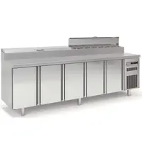 Coreco Saladette | 700 RANGE | 686L | 5 Deuren (1/1 GN) | Boven 16x 1/4 GN | 0°C/+8°C | Statisch + Ventilator | Klapdeksels | Temperatuuralarm | 2695x700x850/1021(h)mm