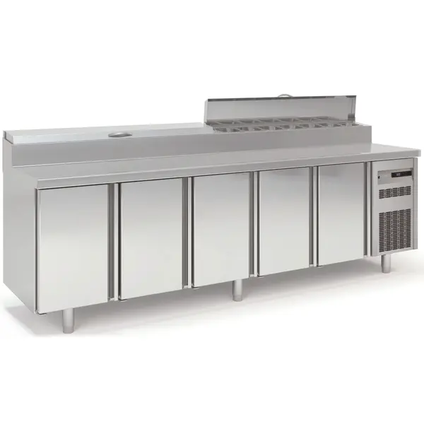 Saladette | 700 RANGE | 686L | 5 Deuren (1/1 GN) | Boven 16x 1/6 GN | 0°C/+8°C | Statisch + Ventilator | Klapdeksels | Temperatuuralarm | 2695x700x850/1021(h)mm