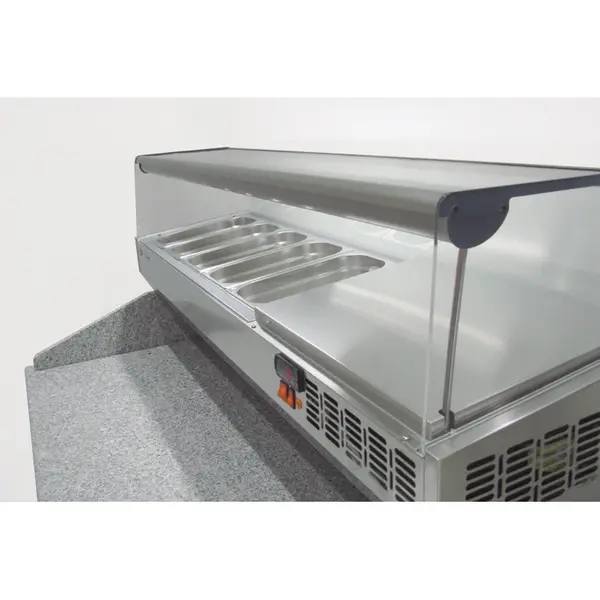 Pizzawerkbank + Opzetkoelvitrine | 700 RANGE | 399L | 3 Deuren (1/1 GN) | Boven 5x 1/4 GN | 0°C/+8°C | Geforceerd | Temperatuuralarm | 1370x700x970/1572(h)mm