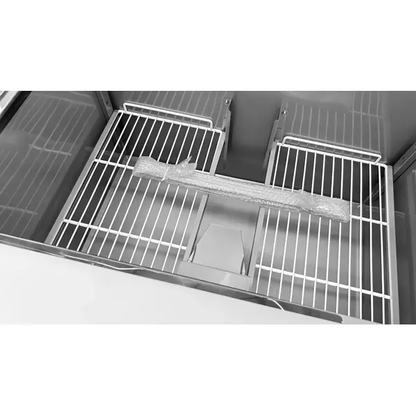Saladette | 368L | 3 Deuren (1/1 GN) | Boven 4x 1/1 GN | +2°C/+8°C | Statisch | Glasopzet + Snijblad | 1370x700x850/1310(h)mm
