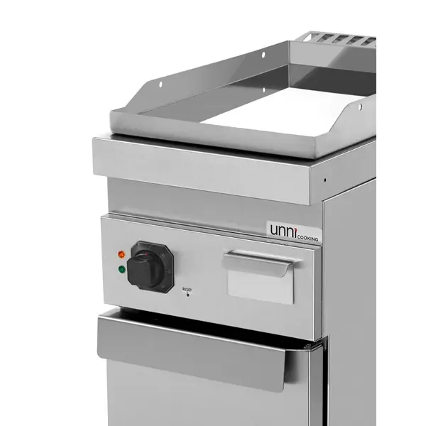 Bak-/Grillplaat | 700 SERIE | Elektrisch | Glad Oppervlak 380x565 (Verchroomd) | 100°C/300°C | 4.5kW (400V) | Gesloten Onderkast | 400x700x850/900(h)mm