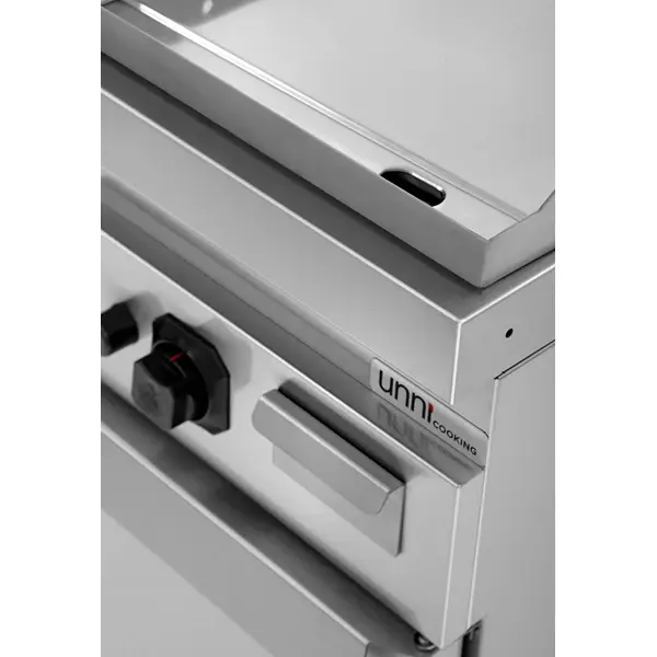 Bak-/Grillplaat | 700 SERIE | Gas | Glad Oppervlak 380x565 (Verchroomd) | 80°C/300°C | 6.5kW | Piëzo Ontsteking | Gesloten Onderkast | 400x700x850/900(h)mm